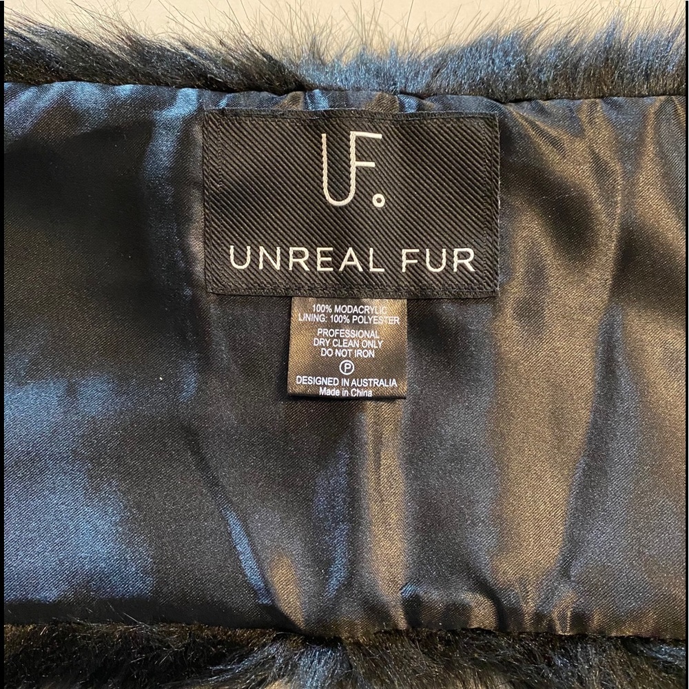 Unreal Fur Scarf - Picture 5 of 5